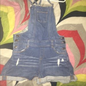 Short overalls
